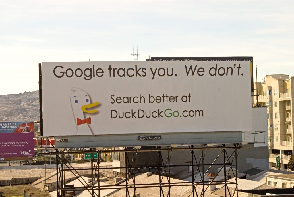 Insegna di DuckDuckGo a San Francisco