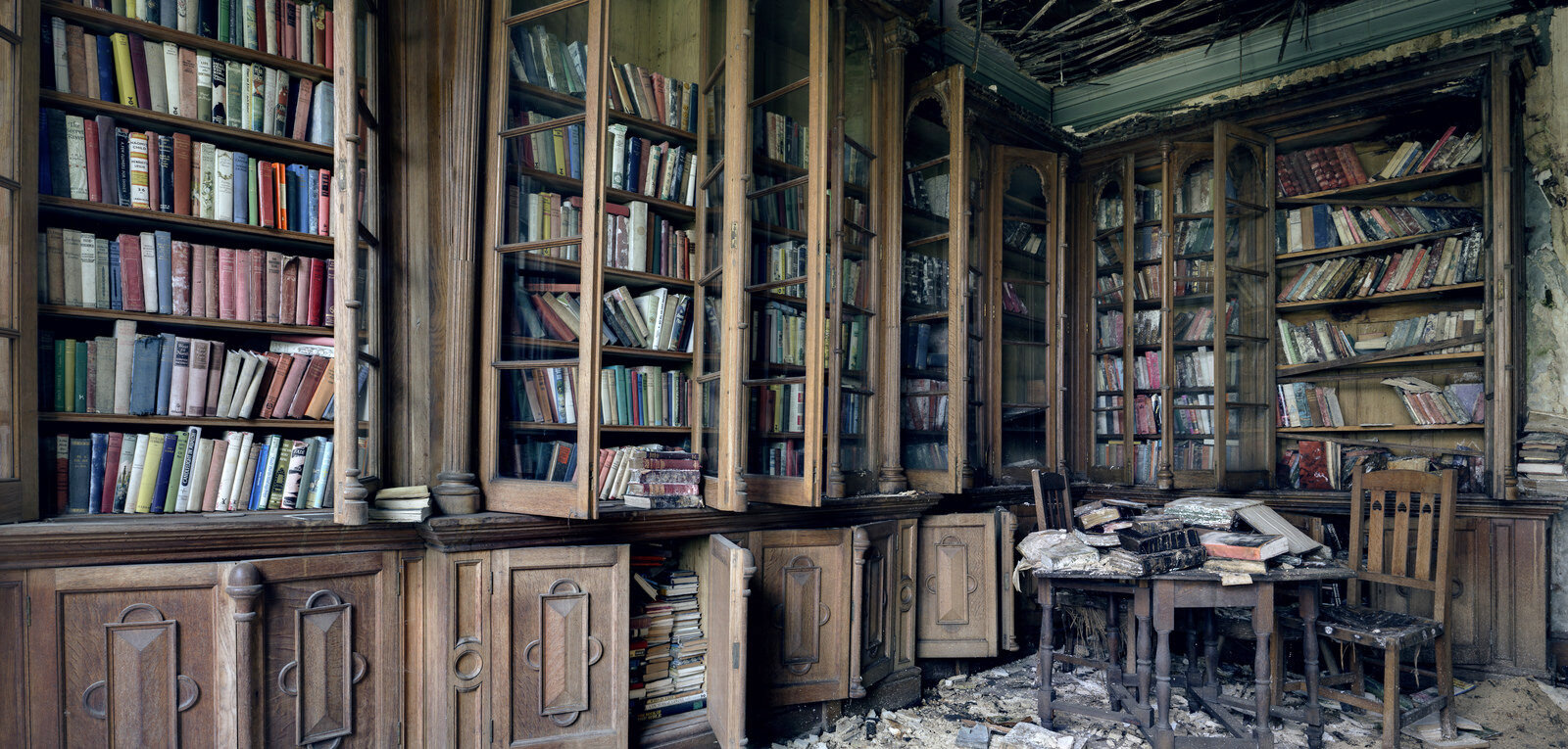 Biblioteca abbandonata